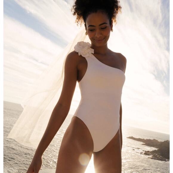 Andie Swim The Camilo One Piece Swimsuit Medium One Shoulder White - Picture 1 of 12